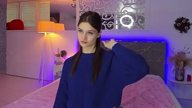 LuisaClover online show from 12-16-25, 01:15