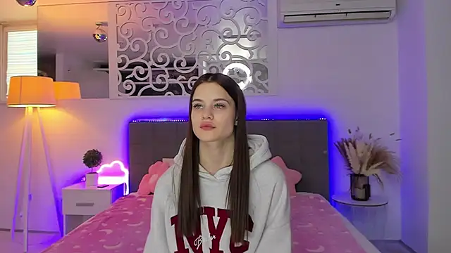 LuisaClover online show from 01-19-26, 01:15