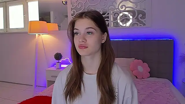 Snapshot of LuisaClover chatting on 05-02-26, 12:21 LuisaClover online show from 05-02-26, 12:21