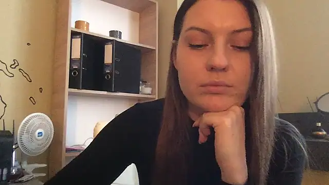 Snapshot of DollyRoma chatting on 10-22-25, 12:59 DollyRoma online show from 10-22-25, 12:59