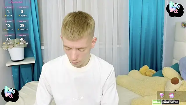 Snapshot of Cristian__Dior chatting on 04-21-26, 08:54 Cristian Dior online show from 04-21-26, 08:54