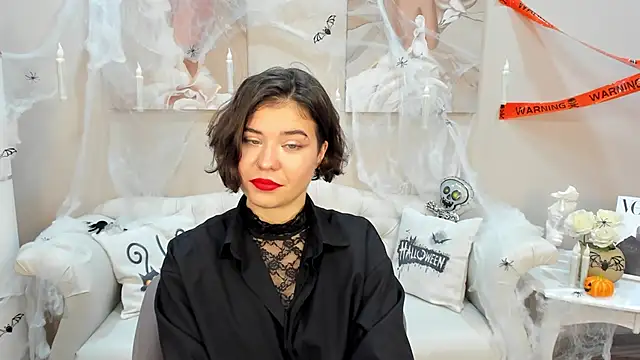 Snapshot of CamillaRush chatting on 10-28-25, 09:08 CamillaRush online show from 10-28-25, 09:08