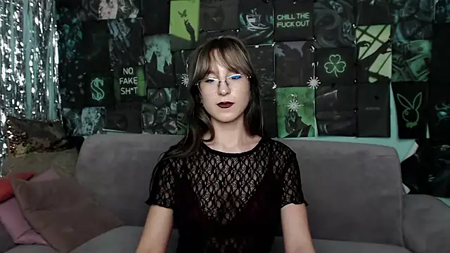 AlishaKellyi online show from 11-28-25, 10:04