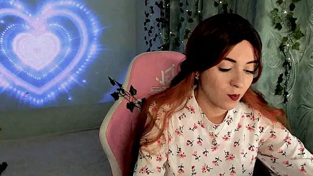 Snapshot of Phantomix chatting on 10-28-25, 03:22 Phantomix online show from 10-28-25, 03:22