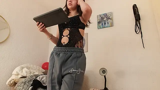 CarolineAikos online show from 02-06-26, 01:40