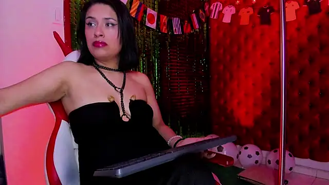 Snapshot of Roxanne_Han chatting on 06-15-26, 12:38 Roxanne Han online show from 06-15-26, 12:38