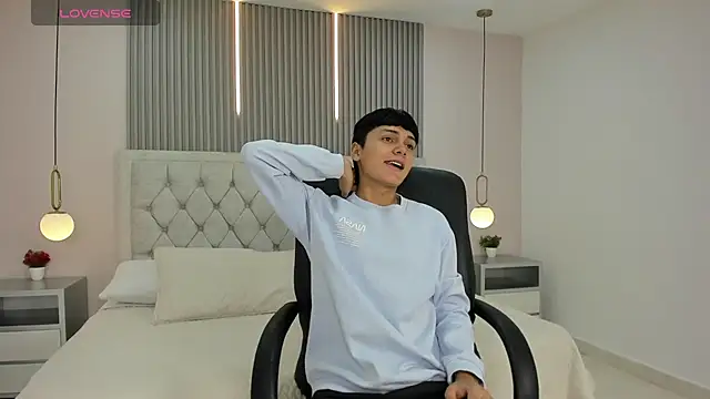 Snapshot of Maxii18_ chatting on 12-03-25, 06:51 Maxii18 online show from 12-03-25, 06:51