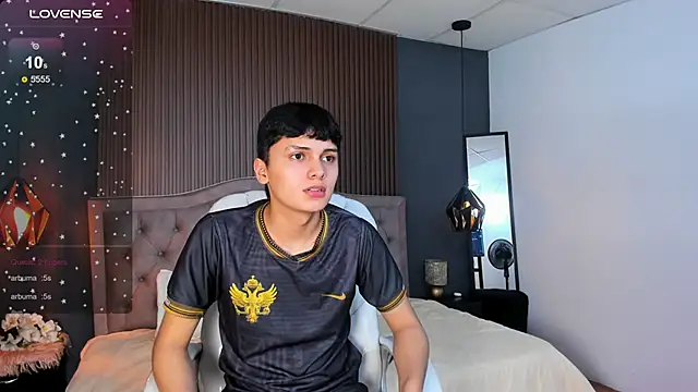 Snapshot of Maxii18_ chatting on 11-15-25, 06:45 Maxii18 online show from 11-15-25, 06:45