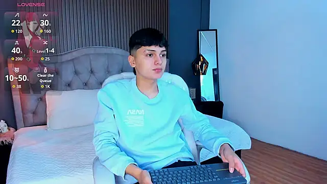 Snapshot of Maxii18_ chatting on 10-28-25, 01:54 Maxii18 online show from 10-28-25, 01:54