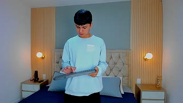 Snapshot of Maxii18_ chatting on 01-08-26, 03:01 Maxii18 online show from 01-08-26, 03:01