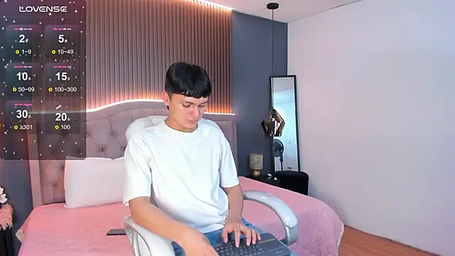 Snapshot of Maxii18_ chatting on 11-07-25, 07:29 Maxii18 online show from 11-07-25, 07:29