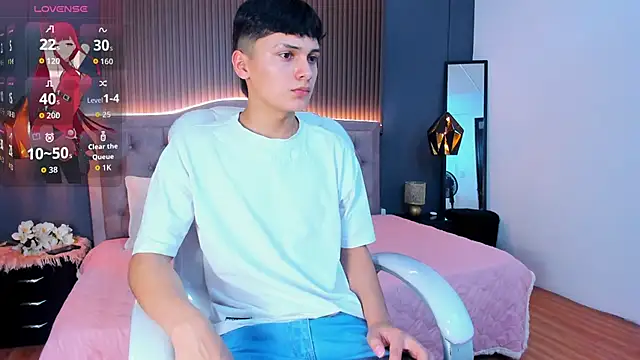 Snapshot of Maxii18_ chatting on 10-31-25, 06:37 Maxii18 online show from 10-31-25, 06:37