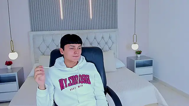 Snapshot of Maxii18_ chatting on 12-02-25, 07:04 Maxii18 online show from 12-02-25, 07:04