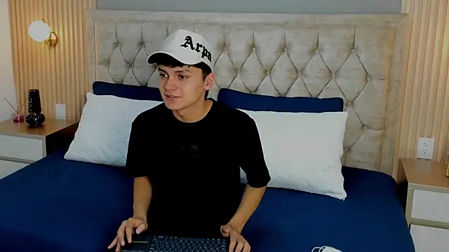 Snapshot of Maxii18_ chatting on 01-11-26, 02:51 Maxii18 online show from 01-11-26, 02:51