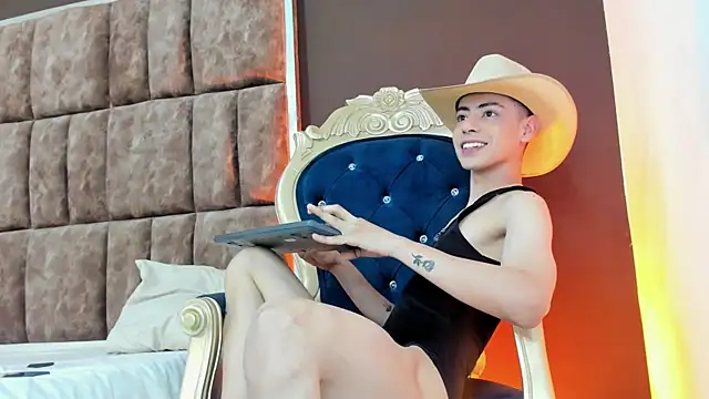 Sebastian Reed online show from 12-22-25, 05:40