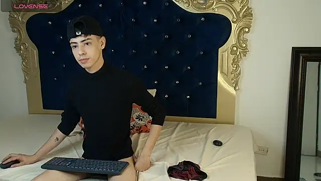 Sebastian Reed online show from 10-29-25, 04:22