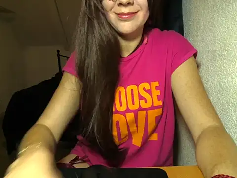 Snapshot of Aromaloveqq chatting on 11-16-25, 03:17 Aromaloveqq online show from 11-16-25, 03:17