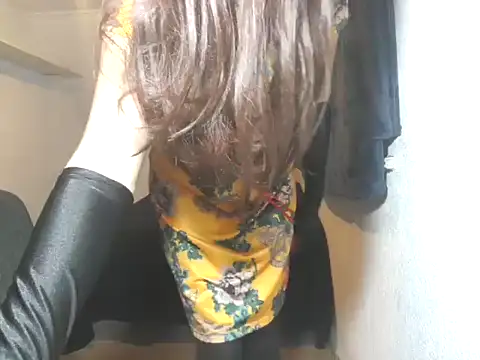 Snapshot of Aromaloveqq chatting on 11-14-25, 01:59 Aromaloveqq online show from 11-14-25, 01:59