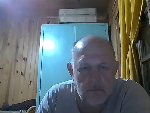 Snapshot of PedroXYZ25 chatting on 10-23-25, 01:04 PedroXYZ25 online show from 10-23-25, 01:04