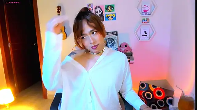 AdelineEsposito online show from 03-19-26, 02:33