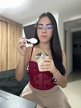 IslaCole online show from 06-20-26, 01:21