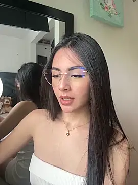 IslaCole online show from 10-30-25, 07:33