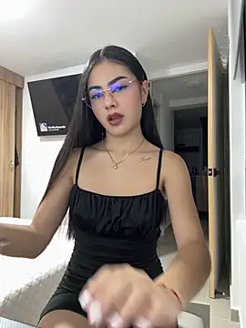 IslaCole online show from 05-27-26, 02:52