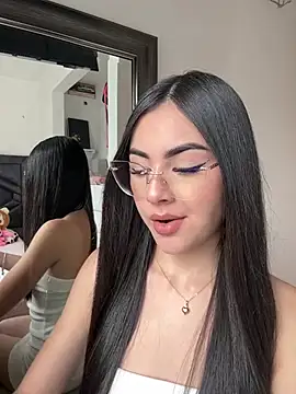 IslaCole online show from 01-12-26, 06:36