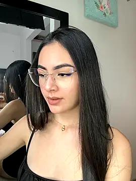 IslaCole online show from 11-11-25, 09:09