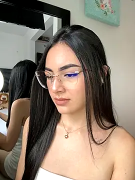 IslaCole online show from 11-24-25, 09:37