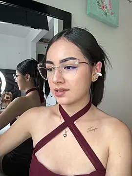 IslaCole online show from 11-19-25, 08:42