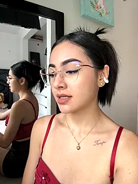 IslaCole online show from 11-12-25, 06:34