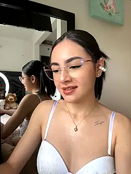 IslaCole online show from 10-26-25, 06:30