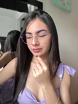 IslaCole online show from 10-28-25, 06:51