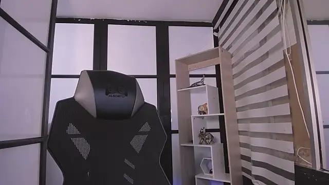 ZairaJames online show from 11-11-25, 04:40