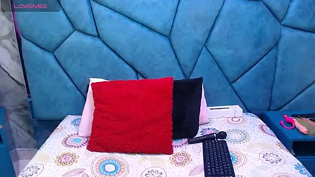 JulietaDiamond online show from 04-11-26, 03:14