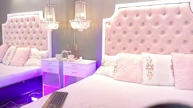 Snapshot of LaurenBecker_ chatting on 02-27-26, 11:59 LaurenBecker online show from 02-27-26, 11:59