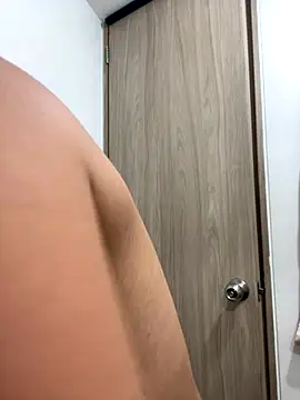 Snapshot of AbbyHank2 chatting on 11-27-25, 04:18 AbbyHank2 online show from 11-27-25, 04:18