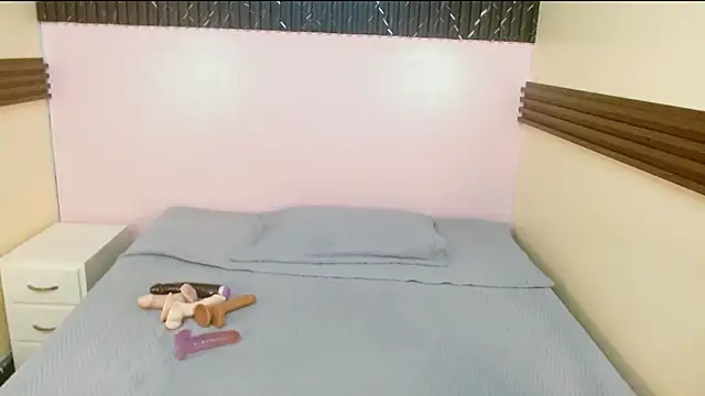 Emma Kiut  online show from 11-24-25, 06:30