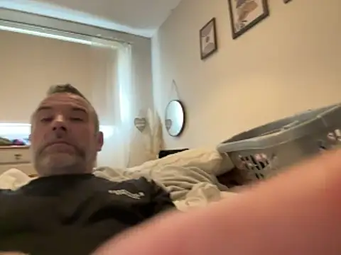 plymouthlad82 online show from 03-09-26, 11:58