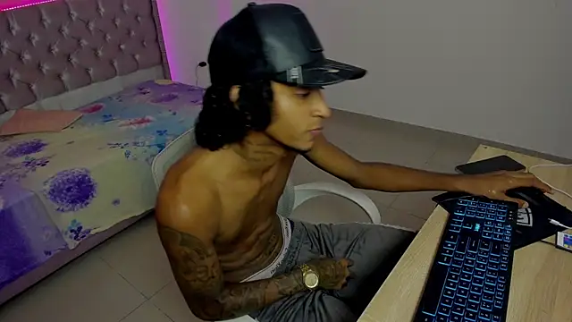skinny tatto01 online show from 10-23-25, 08:51