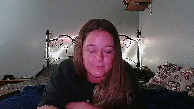 Snapshot of Artgirlie31 chatting on 10-25-25, 04:00 Artgirlie31 online show from 10-25-25, 04:00