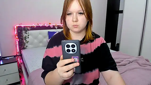 Snapshot of Lovly_Vixen chatting on 11-22-25, 06:29 Lovly Vixen online show from 11-22-25, 06:29