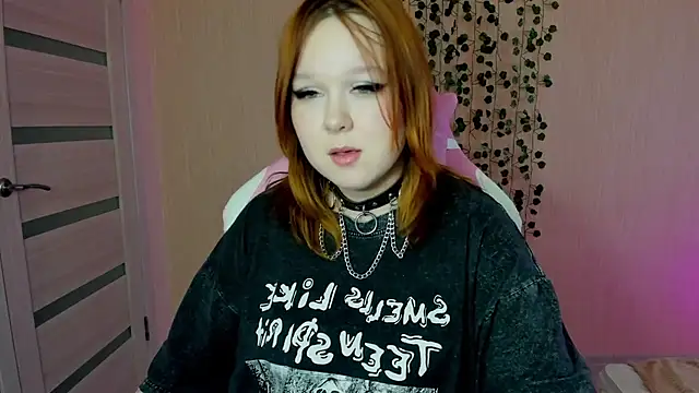 Snapshot of Lovly_Vixen chatting on 10-25-25, 08:35 Lovly Vixen online show from 10-25-25, 08:35