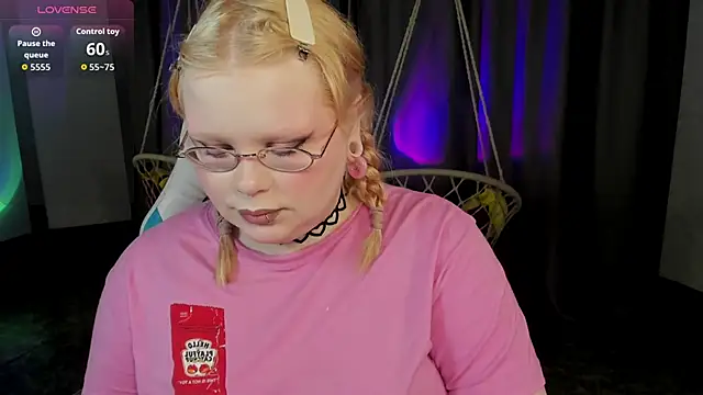 LottieReed online show from 06-11-26, 03:53