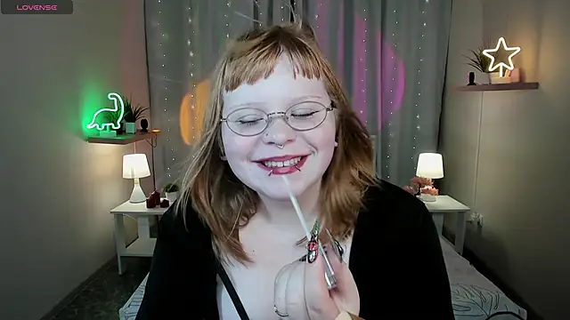 LottieReed online show from 11-05-25, 04:43