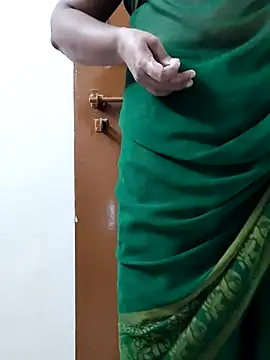 Snapshot of tamilammu1431 chatting on 07-08-26, 02:07 tamilammu1431 online show from 07-08-26, 02:07