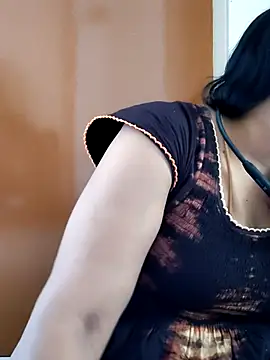 Snapshot of tamilammu1431 chatting on 06-25-26, 06:51 tamilammu1431 online show from 06-25-26, 06:51