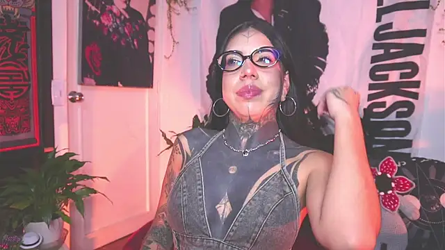 Dalia Vorhees online show from 04-23-26, 01:34
