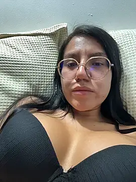 Snapshot of violetbunnyy1 chatting on 12-16-25, 02:49 violetbunnyy1 online show from 12-16-25, 02:49